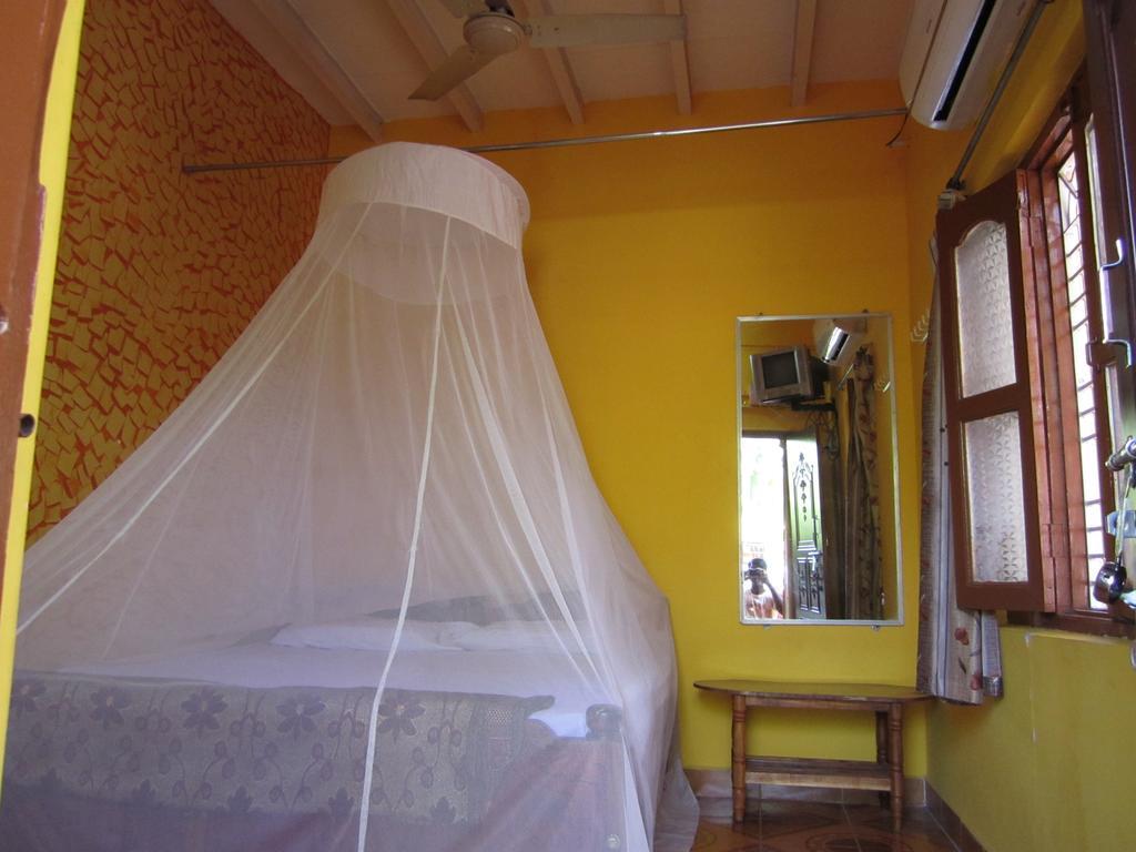 Archana Guest House River View Hampi Ruang foto